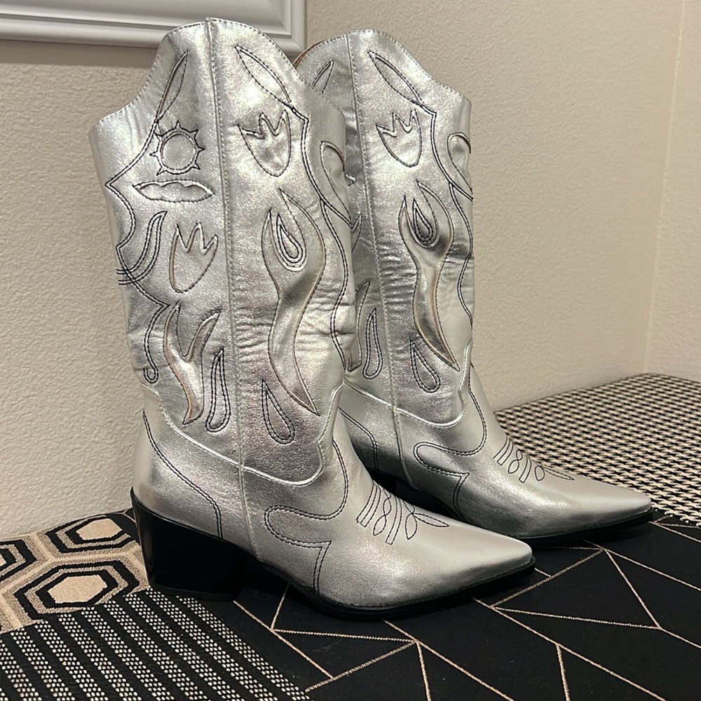 Princes Polly Exclusive “Rosewood” Boots Silver Western Boho New Size 7 - Picture 6 of 16